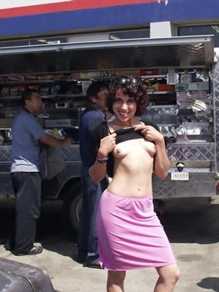 16P Hairy Pussy Flasher at the Mall Food Court