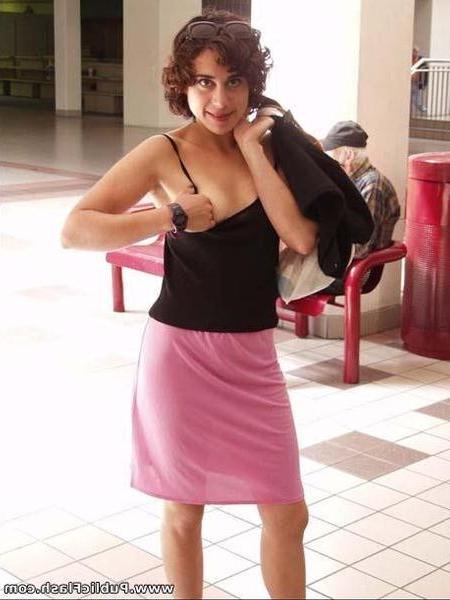 16P Hairy Pussy Flasher at the Mall Food Court