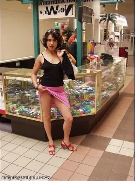 16P Hairy Pussy Flasher at the Mall Food Court