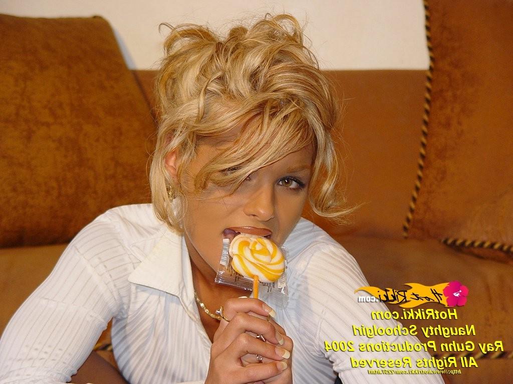 15P Sweet young babe licking her lolli and spreading