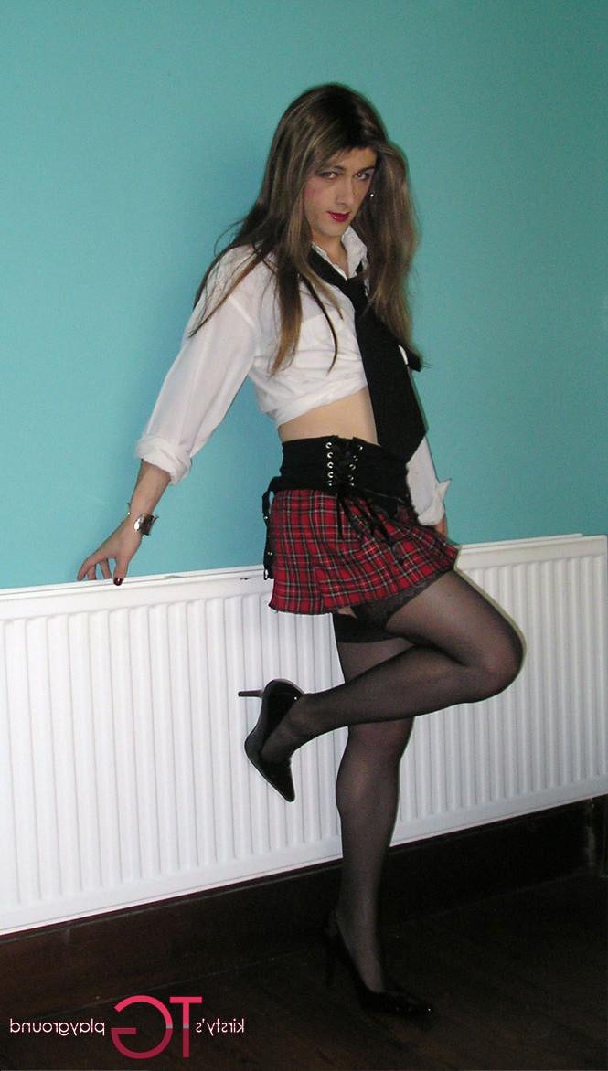 15P Schoolgirl CD sits on dildo