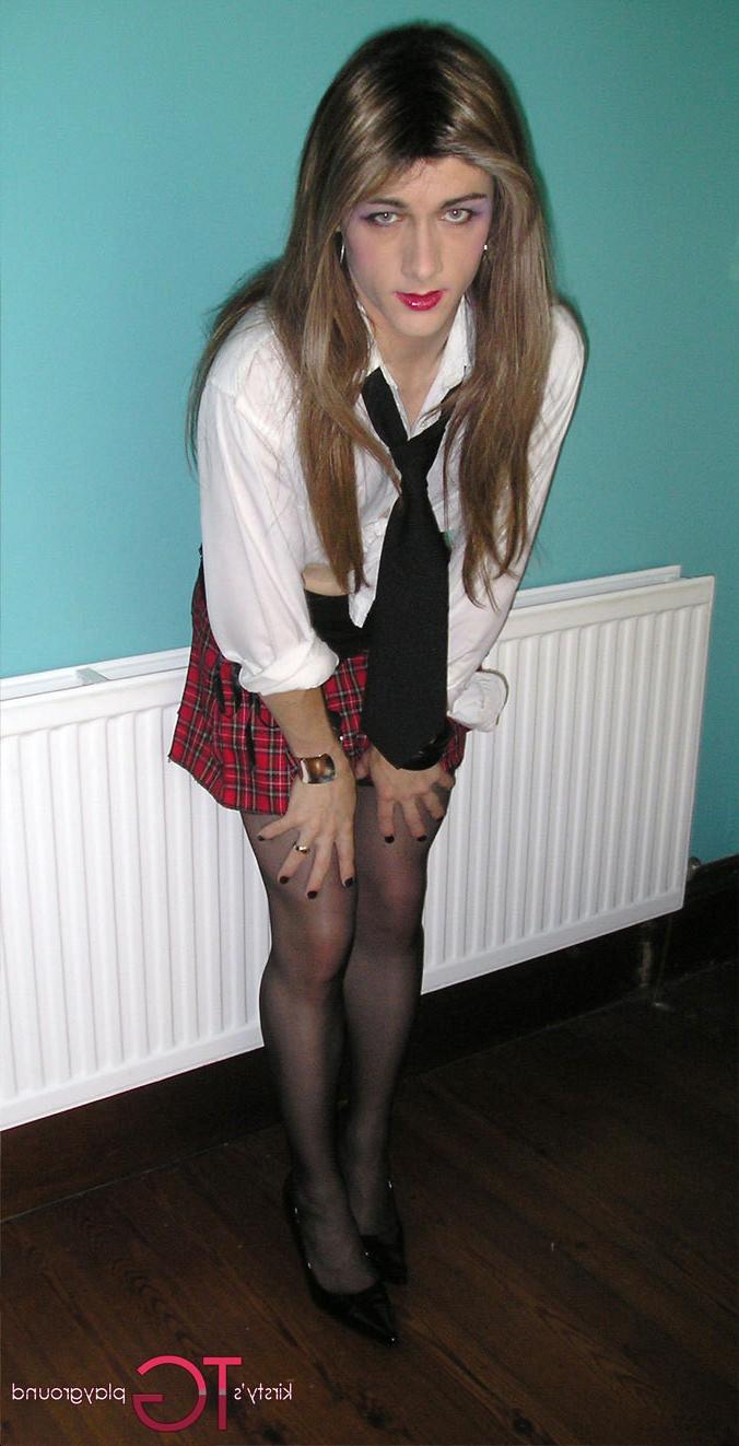 15P Schoolgirl CD sits on dildo