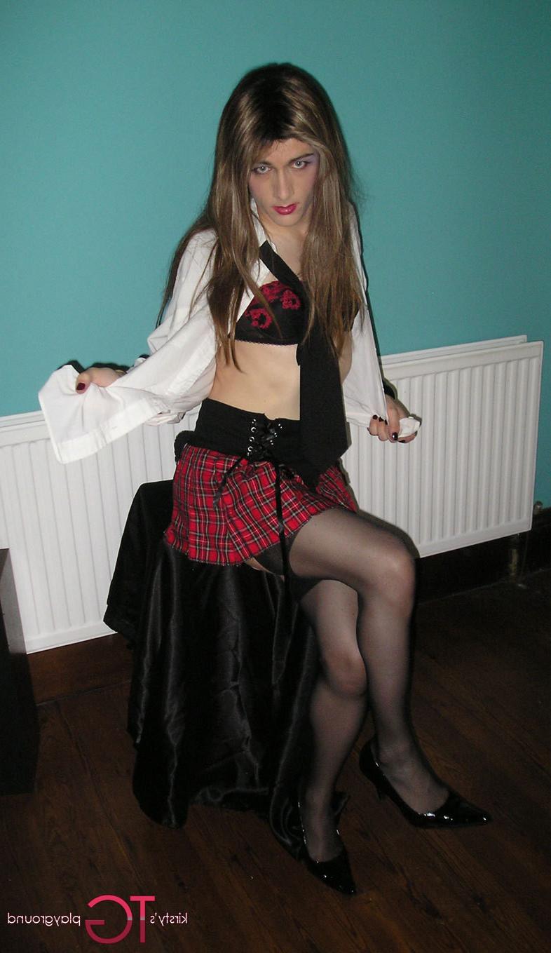 15P Schoolgirl CD sits on dildo