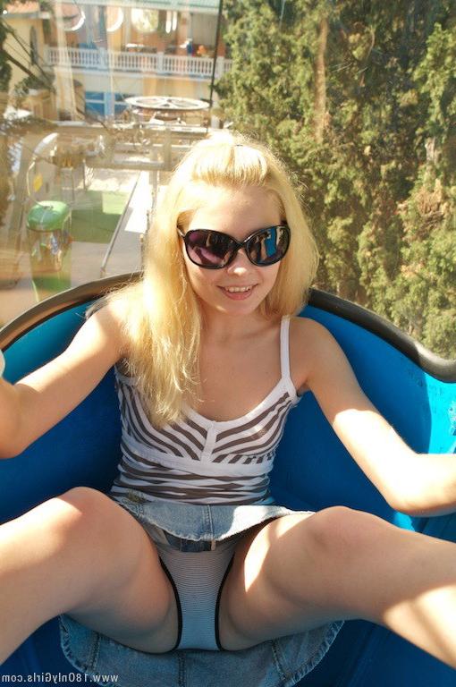 15P Young blondie poses nude at lift
