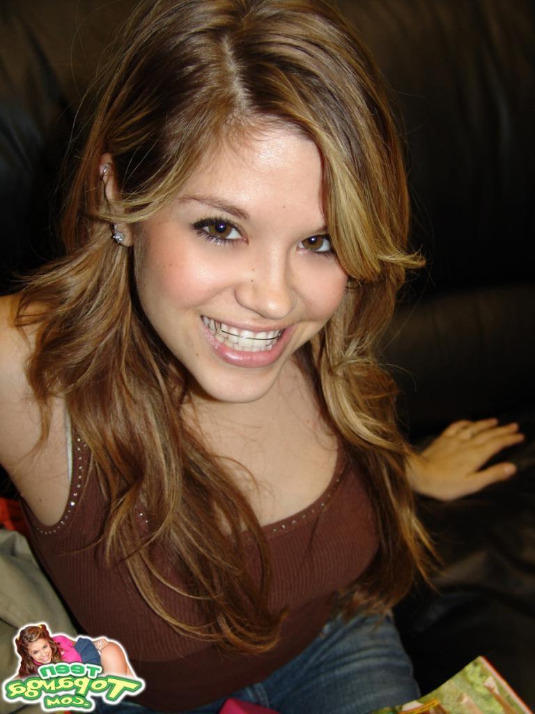 16P A seductive teenie shows her sexy tight young ass