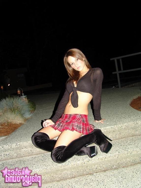 16P brunette schoolgirl teen babe posing outdoor