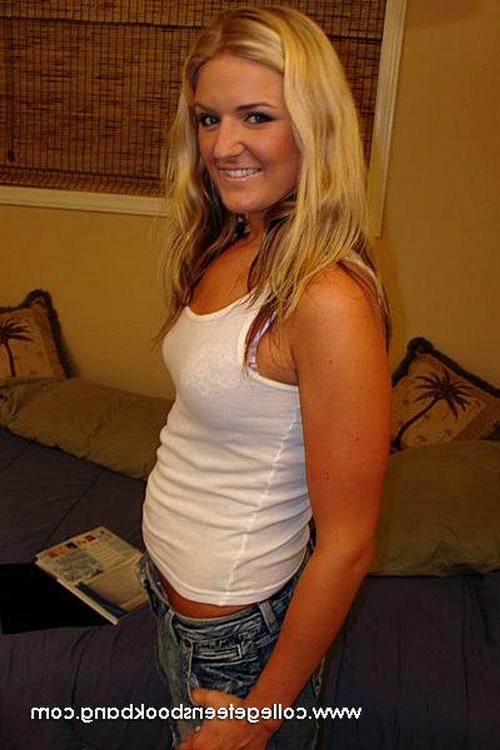 17P Naughty college girl getting deeply penetrated
