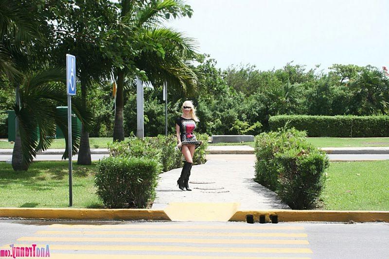 16P Sexy shemale Ana Mancini flashes while on vacation