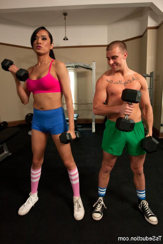 15P Jessica Fox asian ts fucking gym rat with girlfriend Bella Rossi