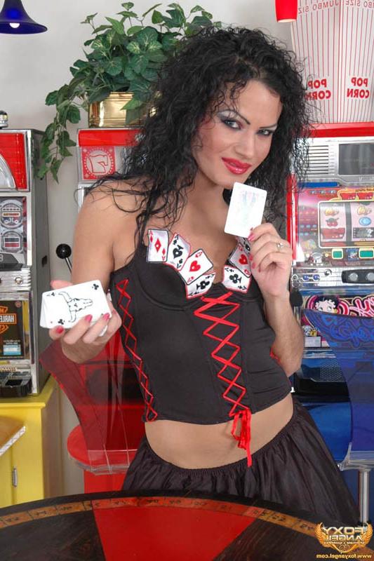 15P Tranny Flasher In The Casino