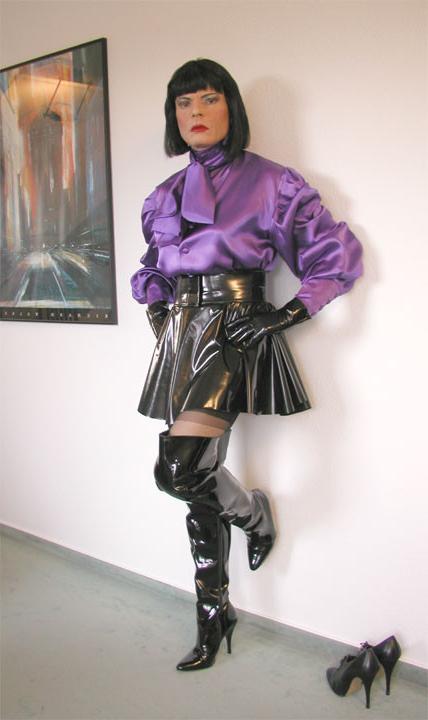 20P Fetish mature tranvestite in leather