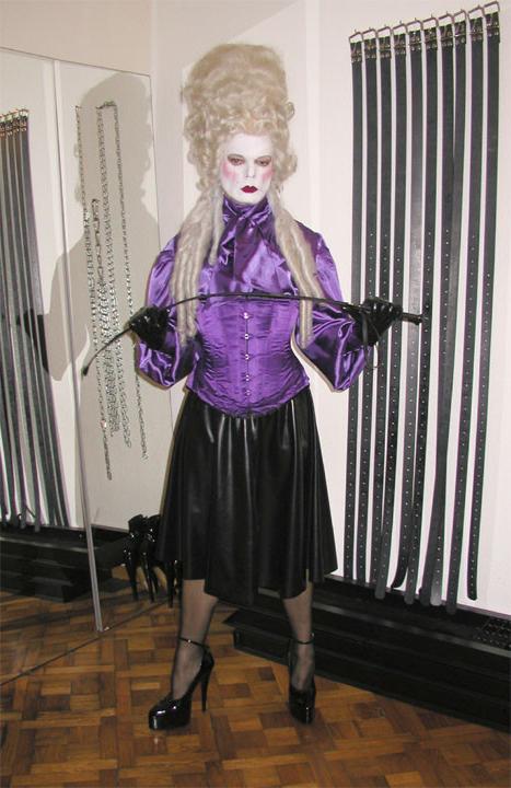 20P Fetish mature tranvestite in leather