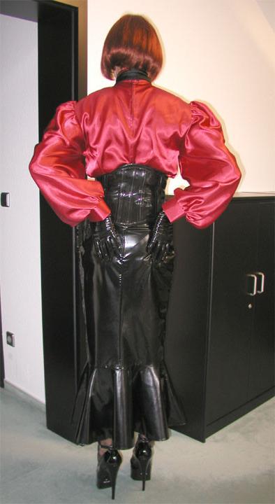 20P Fetish mature tranvestite in leather