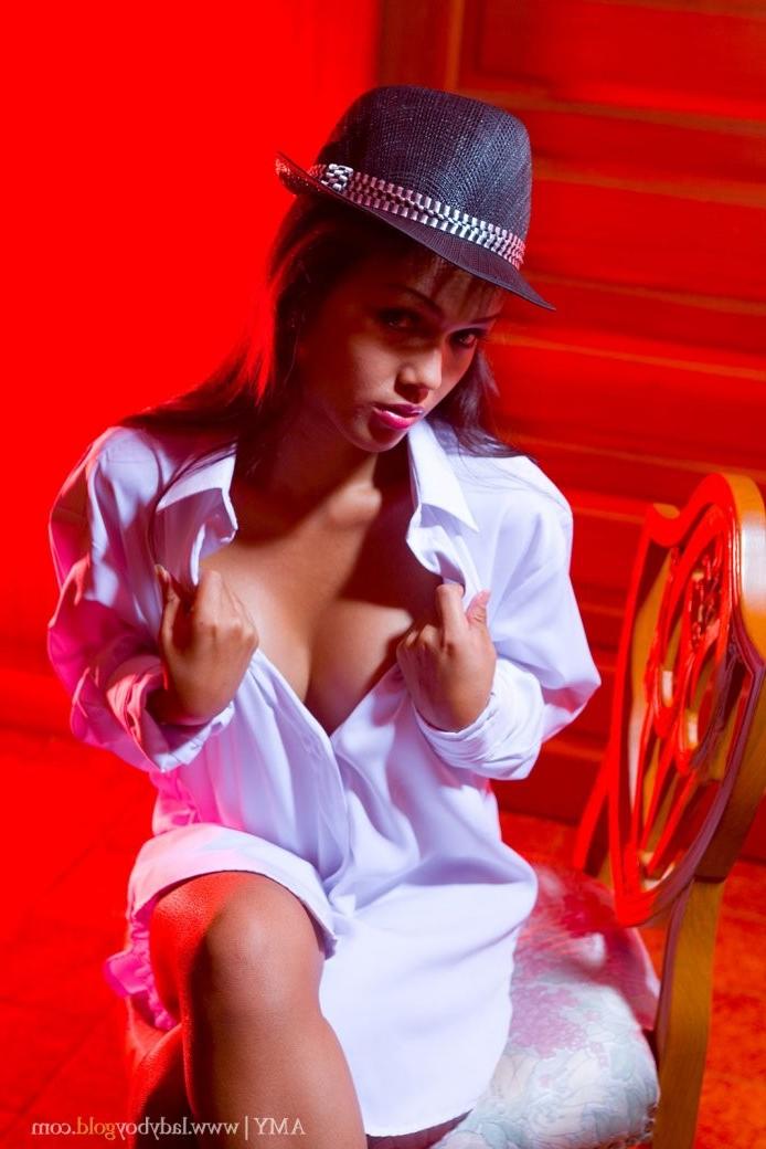 15P foxy thai ladyboy exposing her asian shemale body