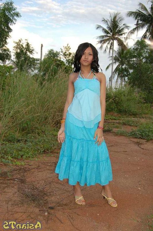 15P Sexy Asian Shemale Shows Off Her Amazing Body Outside
