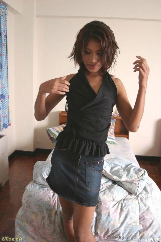 14P Beautiful asian shemale strokes and cums