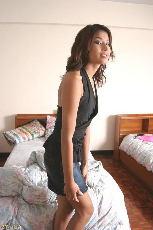 14P Beautiful asian shemale strokes and cums