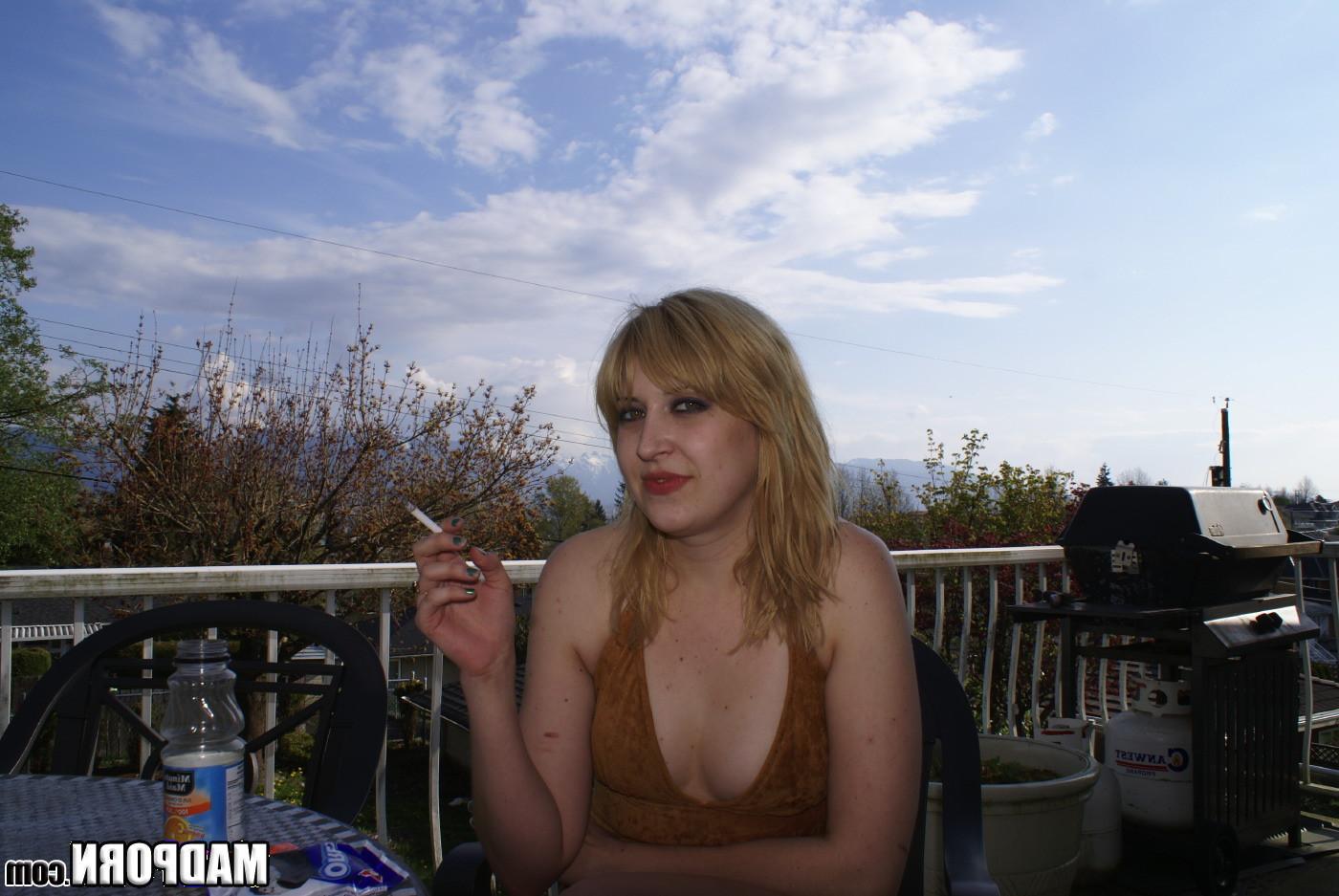 14P Green eyed blonde gets a fucking and a pearl necklace of cum.