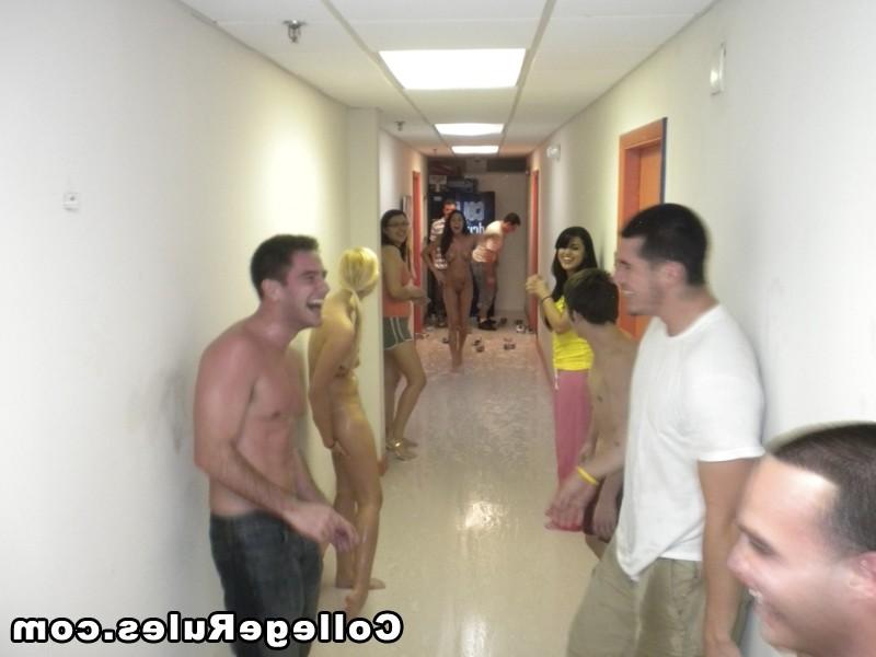 16P Hot college dorm party go wild in these hot fucking crazy pics