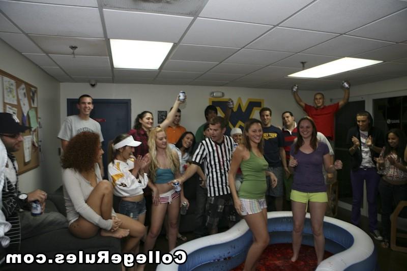 16P Check out this amazing sick ass miami college dorm party
