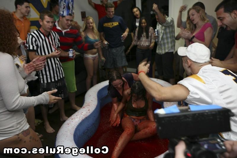 16P Check out this amazing sick ass miami college dorm party