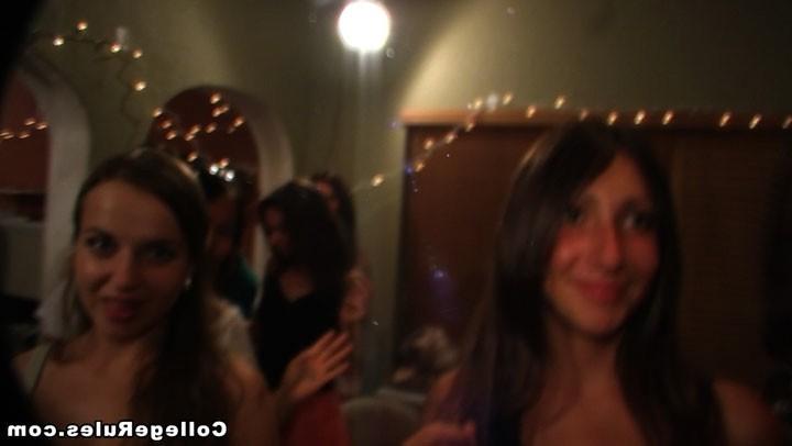 16P Hot college dorm party go wild in these hot fucking crazy pics