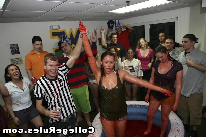 16P Schauen Sie sich diese tolle, vollbusige Miami-College-Wohnheimparty an