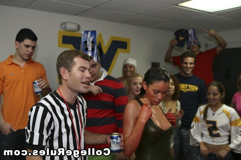 16P Super hot real college babes go wild after a beer bong party
