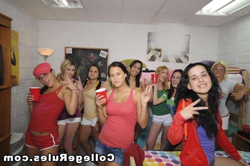 16P Hot college dorm party go wild in these hot fucking crazy pics