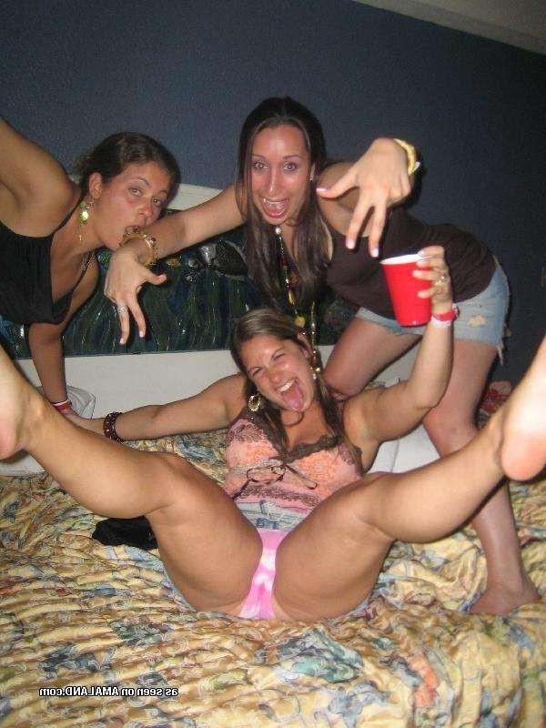15P Amateur eighteen year old girlfriends flash tits