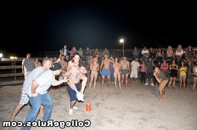 16P Hot college dorm party go wild in these hot fucking crazy pics
