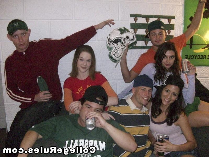 16P Hot college dorm party go wild in these hot fucking crazy pics