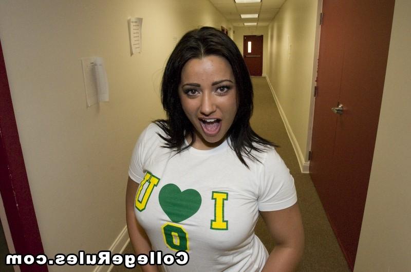 16P Hot college dorm party go wild in these hot fucking crazy pics