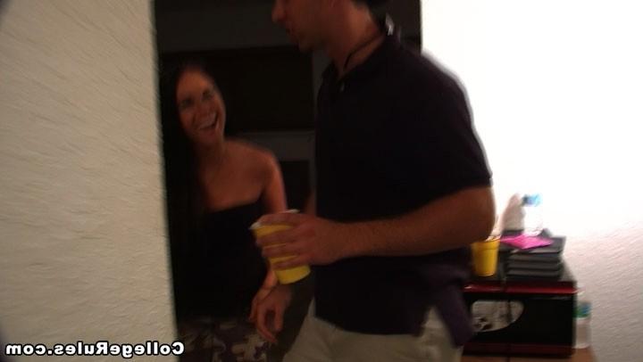 16P Smoking hot fucking college dorm babes get fucked and sucked