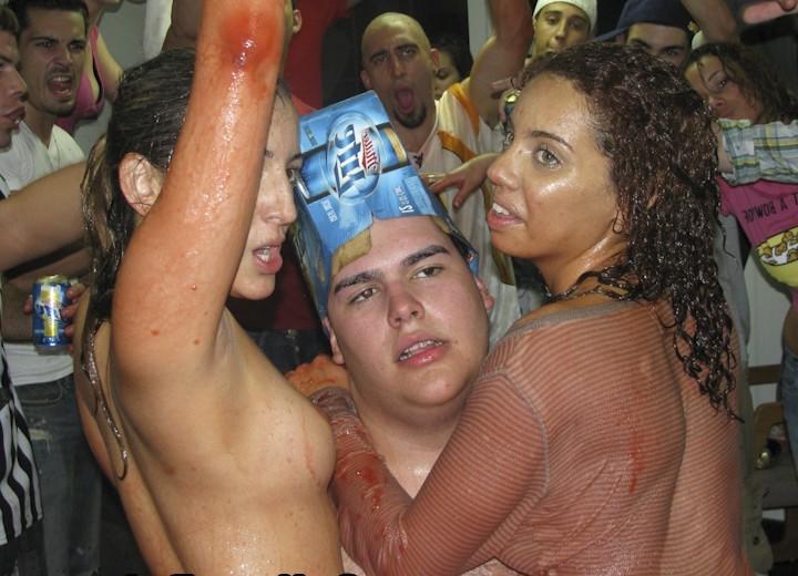 16P Hot college dorm party go wild in these hot fucking crazy pics