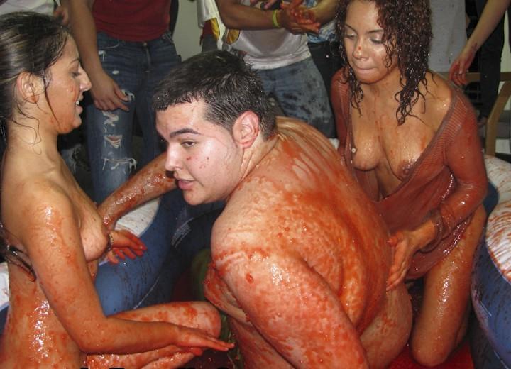 16P Hot college dorm party go wild in these hot fucking crazy pics