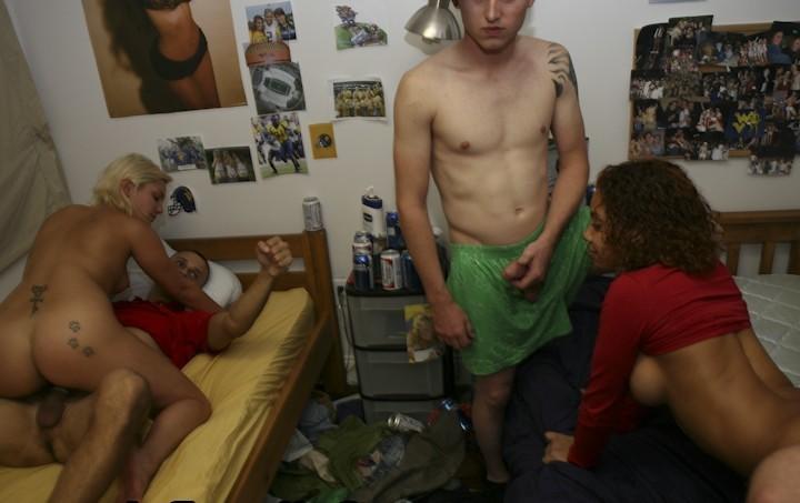 16P Hot college dorm party go wild in these hot fucking crazy pics