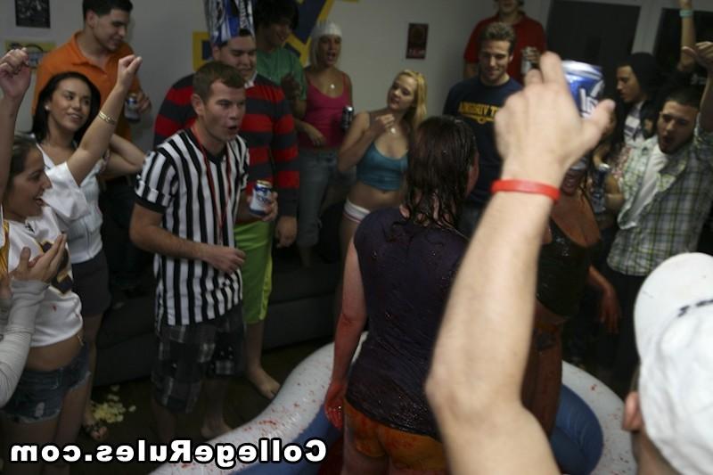 16P Handsome seducers drilling all chicks at hardcore party