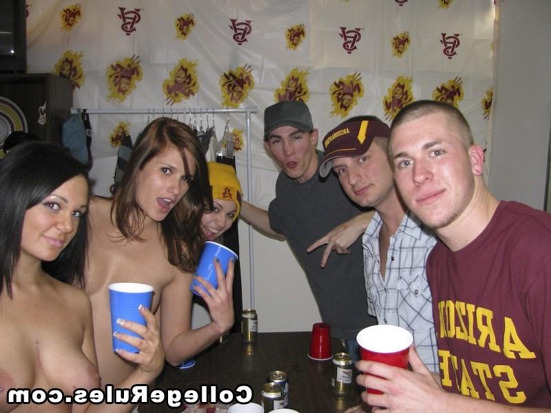 16P Smoking hot fucking college dorm babes get fucked and sucked
