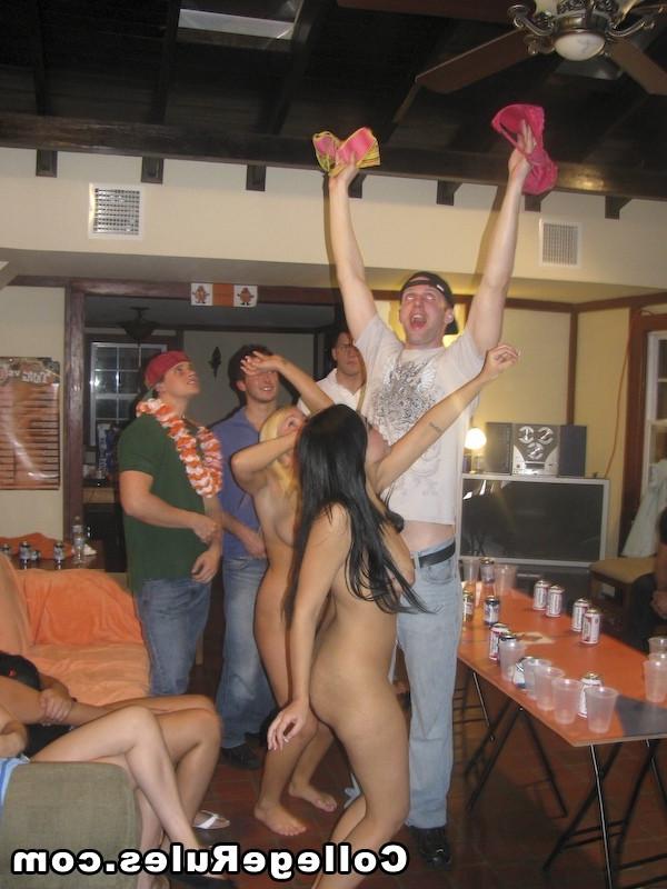16P Handsome seducers drilling all chicks at hardcore party