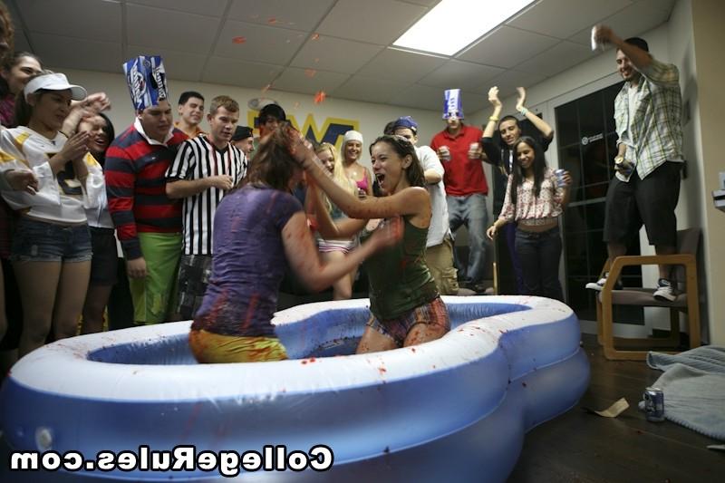 16P Handsome seducers drilling all chicks at hardcore party