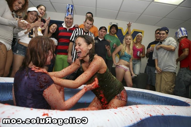 16P Handsome seducers drilling all chicks at hardcore party