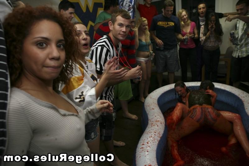 16P Handsome seducers drilling all chicks at hardcore party
