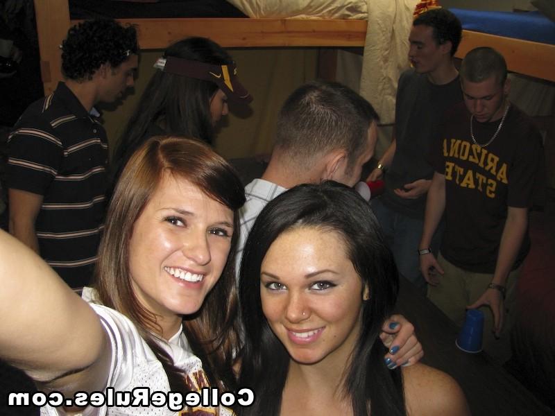 16P Hot college dorm party go wild in these hot fucking crazy pics