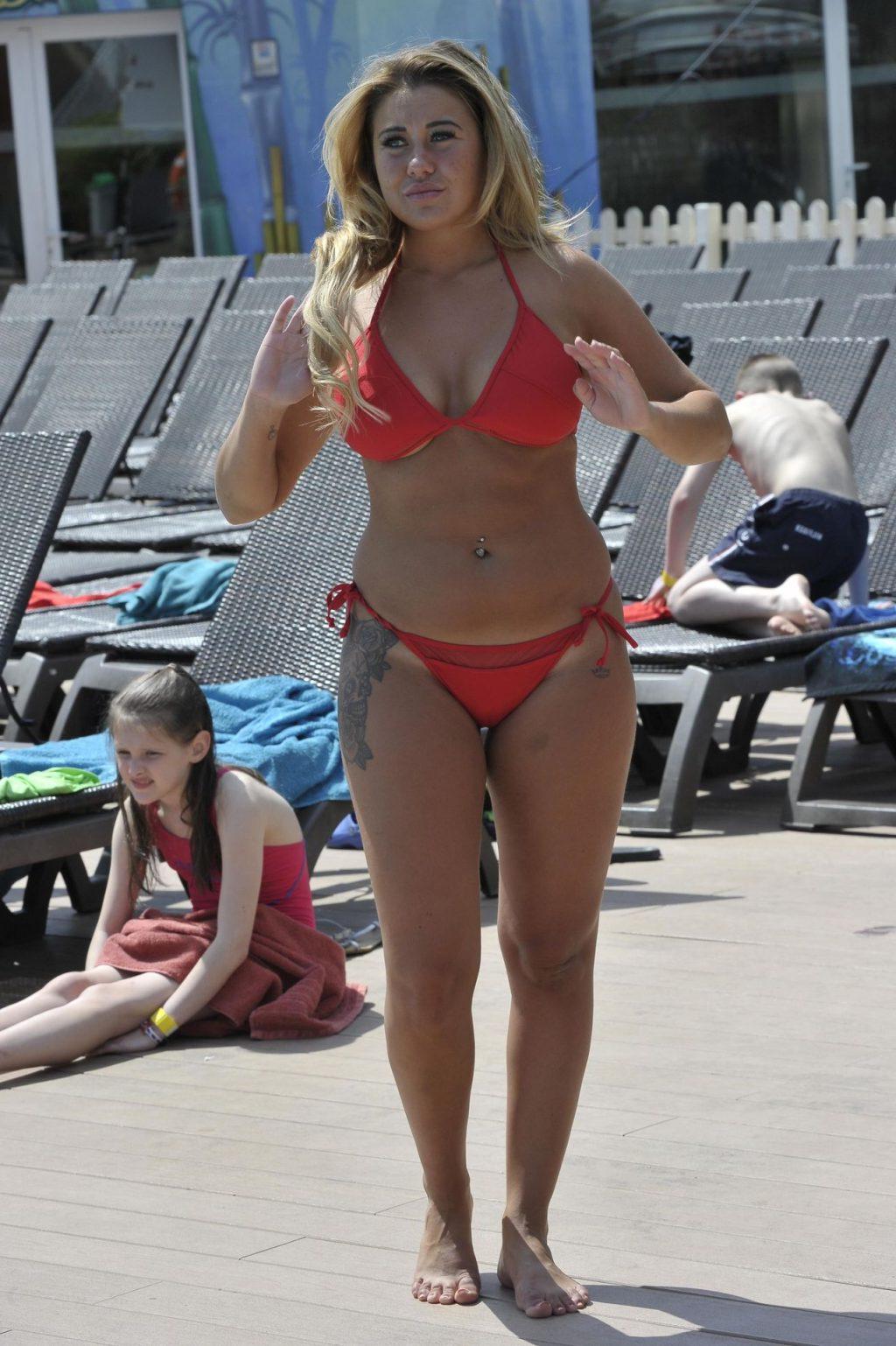 17P Ellie Young & Hayley Fanshaw Bikini