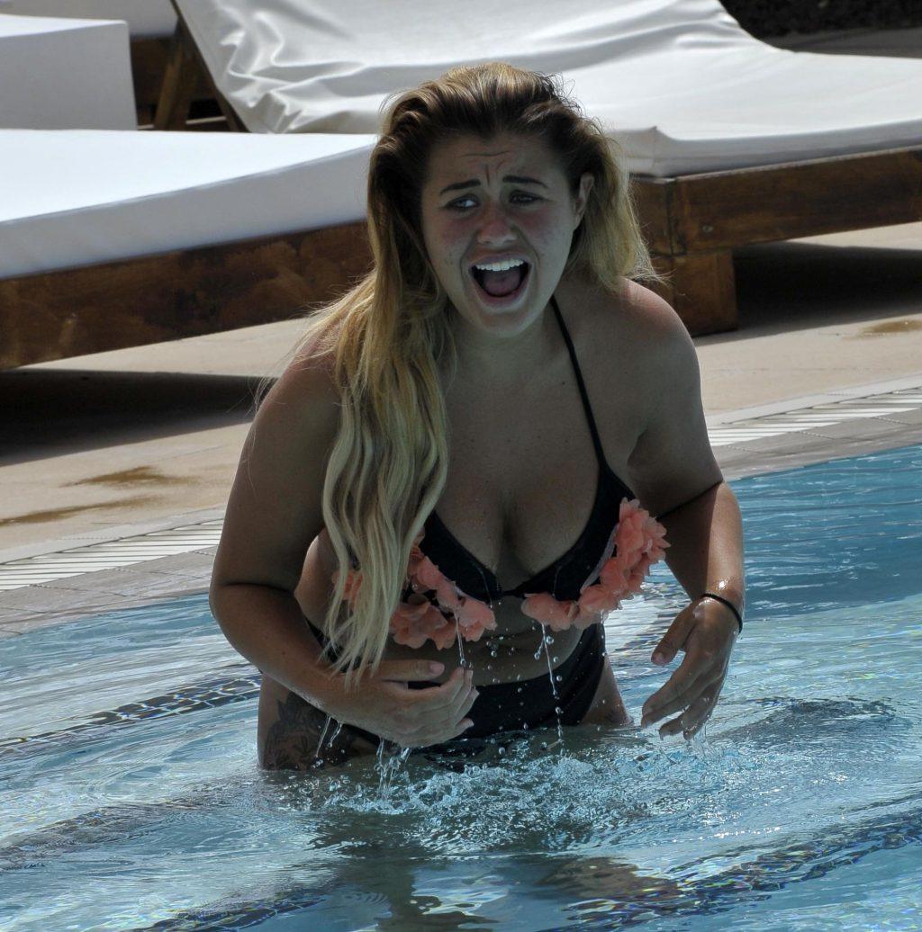 25P Ellie Young & Hayley Fanshaw Bikini