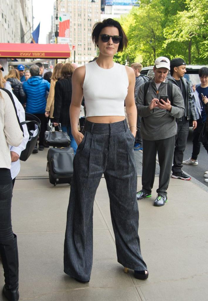 10P Jaimie Alexander: Awful Pants, Awesome Top