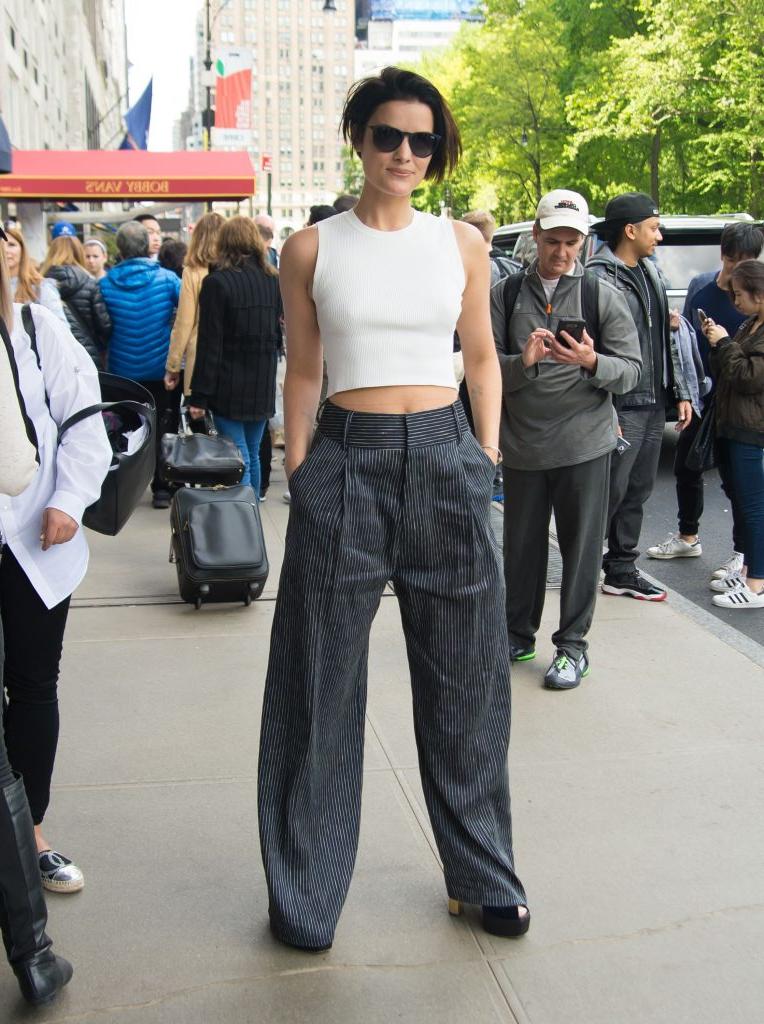 10P Jaimie Alexander: Awful Pants, Awesome Top