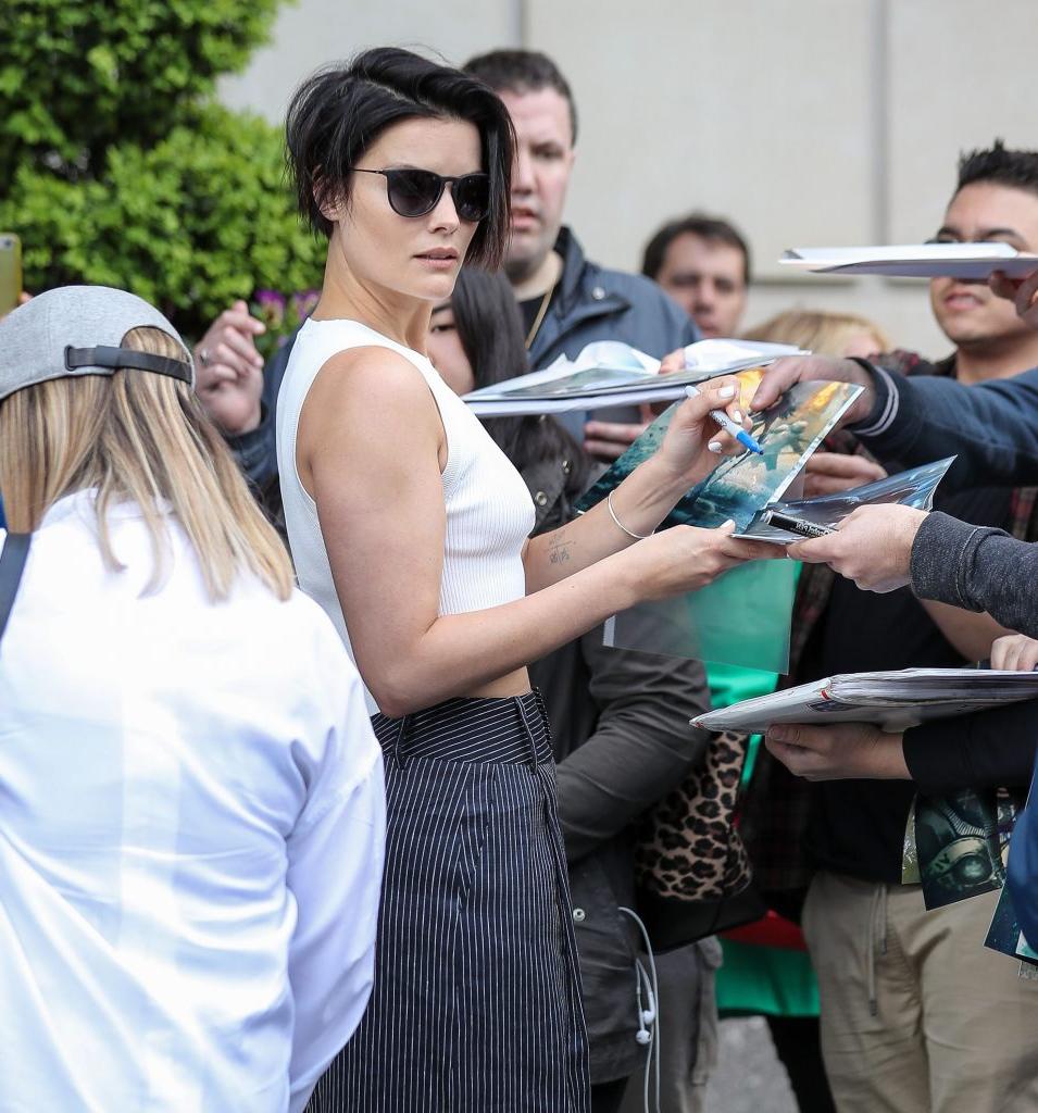 10P Jaimie Alexander: Awful Pants, Awesome Top