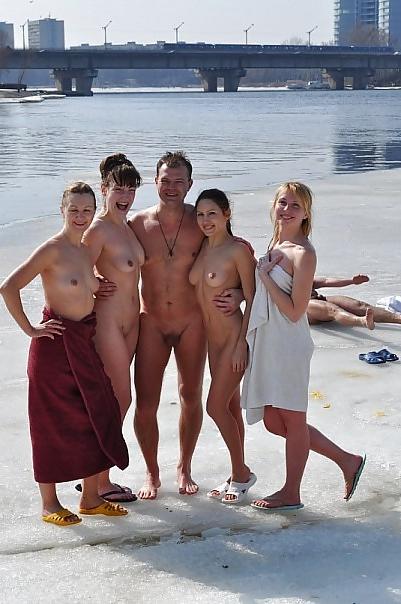 25P Cute Beach Girls